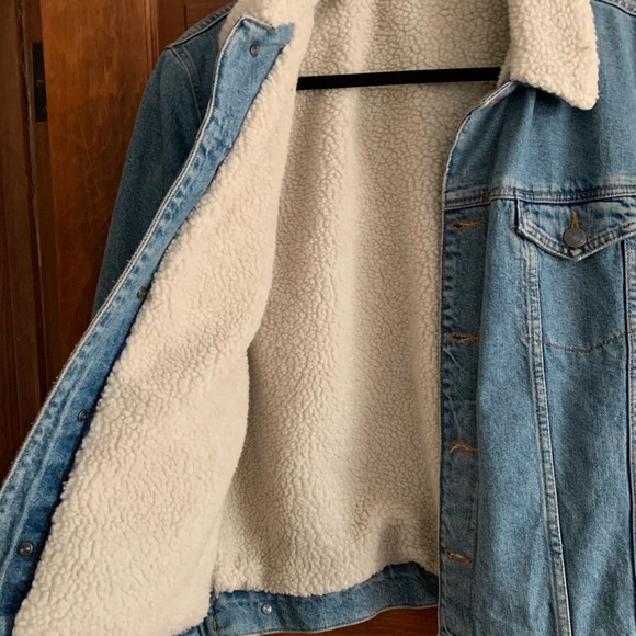 Like New, Sherpa-lined BDG Jean Jacket | Size L - Picture 3 of 6